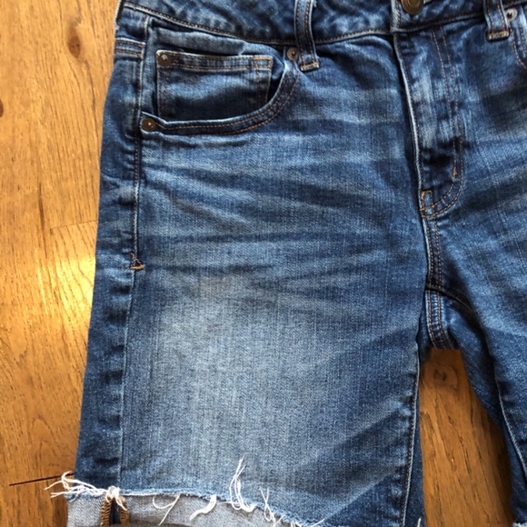 Stretch American Eagle Womens 6 Jean Distressed Shorts Mid Length - Picture 3 of 10